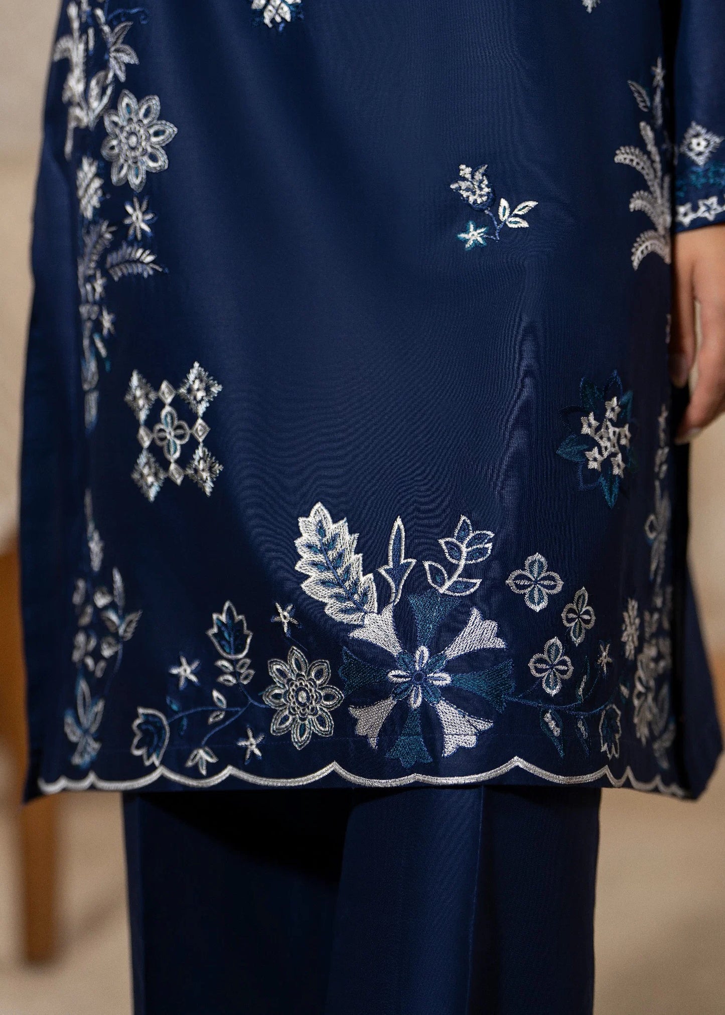 Naevia 2pc -  Luxury Embroidered Lawn