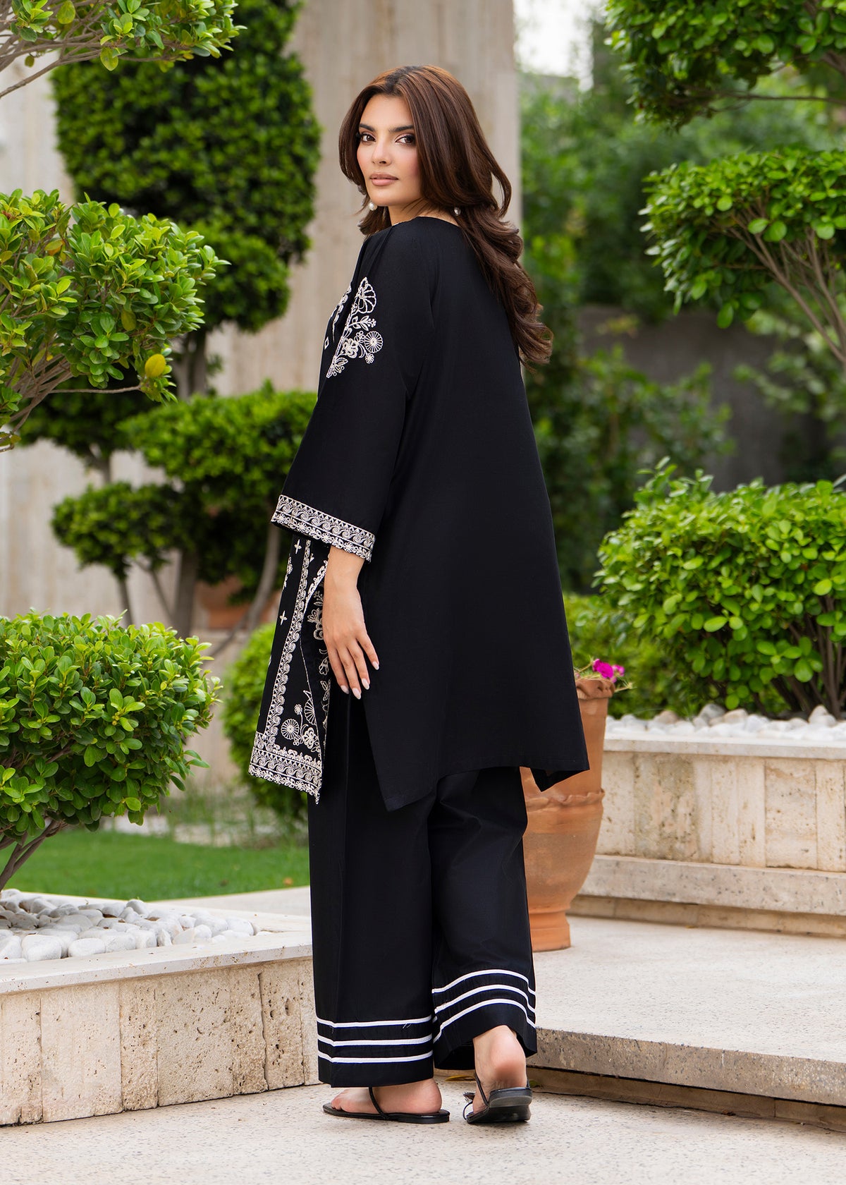 Aurelia 2pc -  Luxury Embroidered Lawn