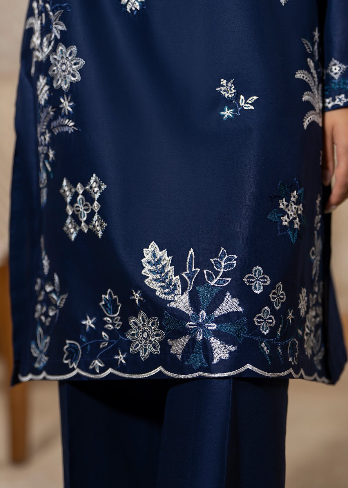 Naevia 2pc -  Luxury Embroidered Lawn
